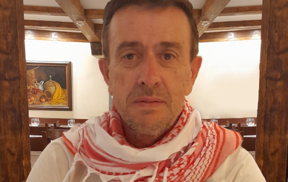 Locally non-convex Lipschitz-free spaces.